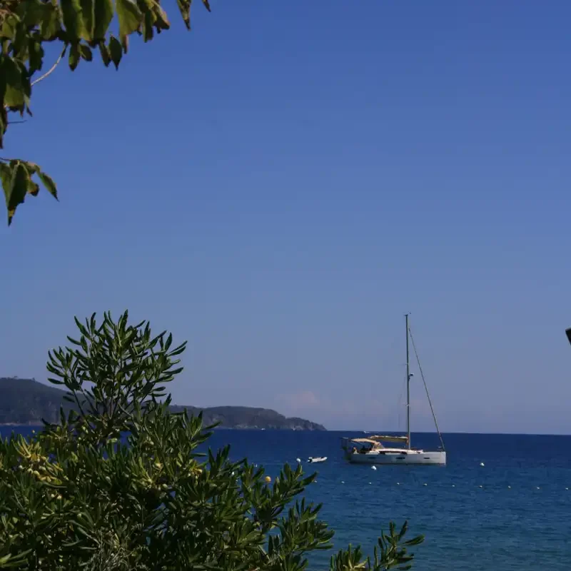 Bateau sur la mer à Cavalaire