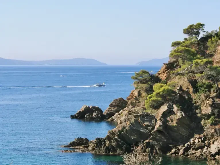 Rochers en bord de mer à Cavalaire