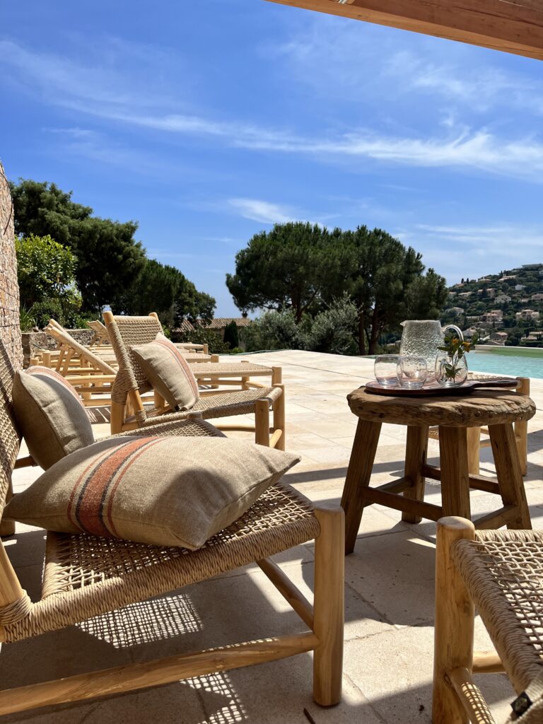 Terrasse - Espace détente avec piscine à débordement et vue mer