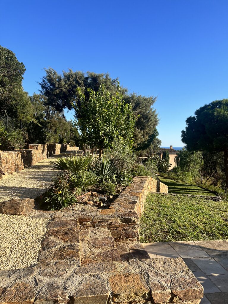 la genette jardin et vue mer